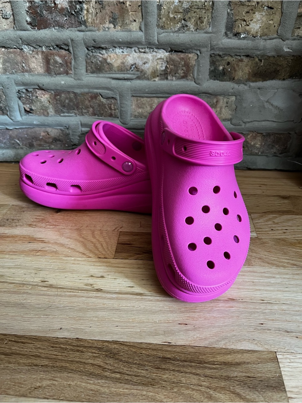 CROCS STOMPER Platform Clog in Bright Pink